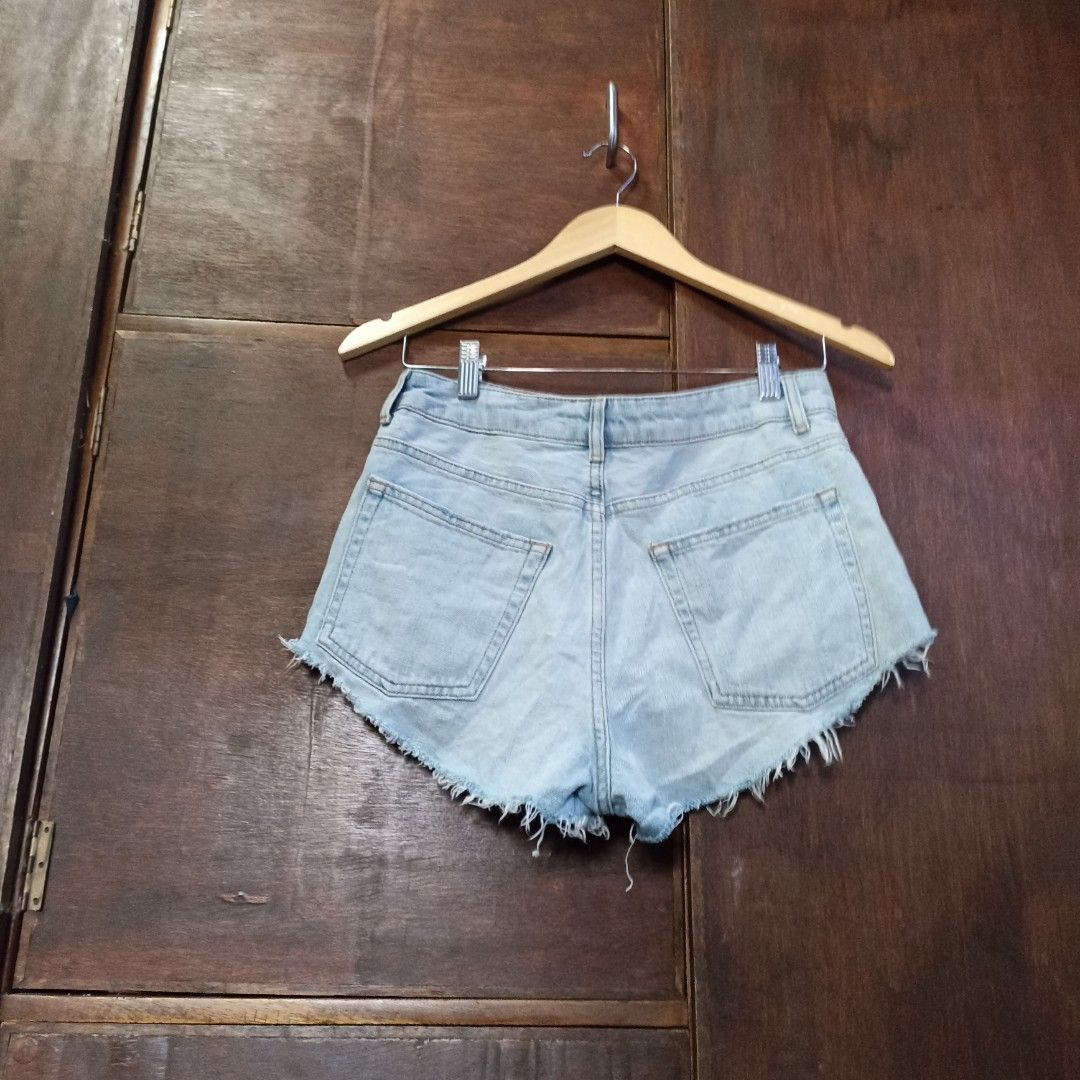 topshop moto kiri shorts light wash denim Women s Fashion