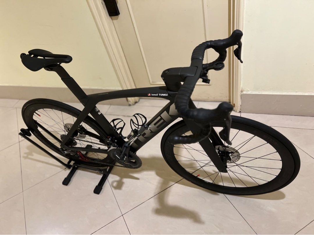 Trek madone matte black on sale