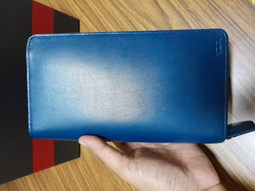 Tumi nassau wallet sale