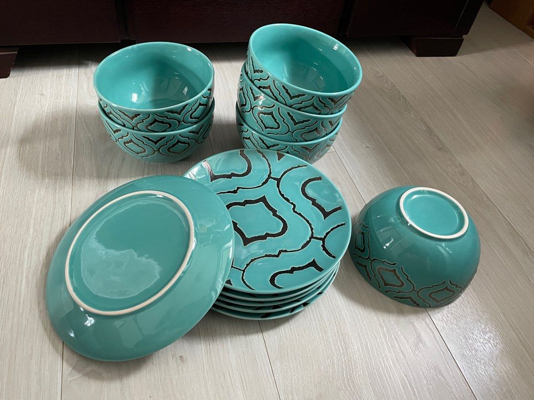 Metal plates and outlet bowls