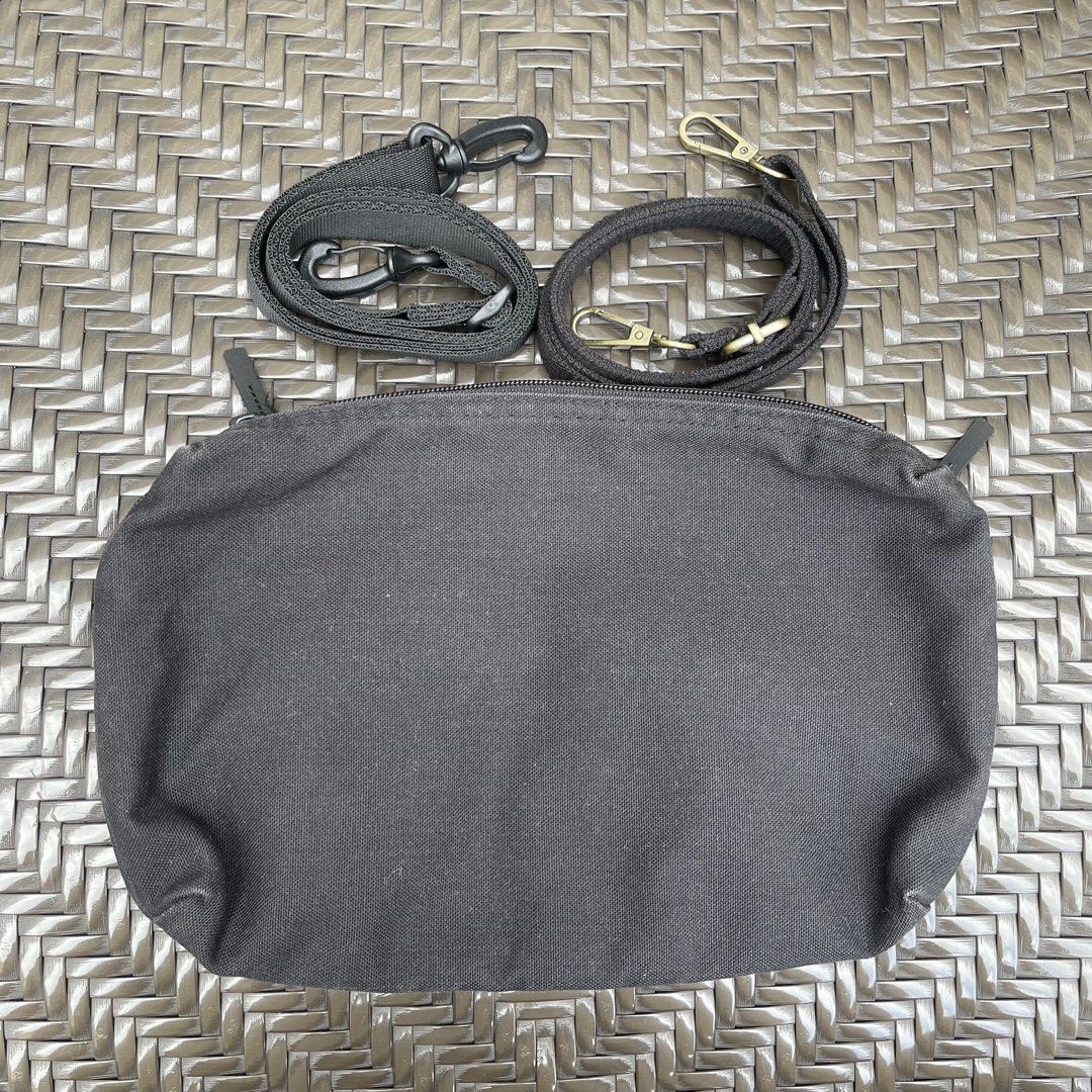 UNIQLO 2way Belt Bag, Men's Fashion, Bags, Belt bags, Clutches and