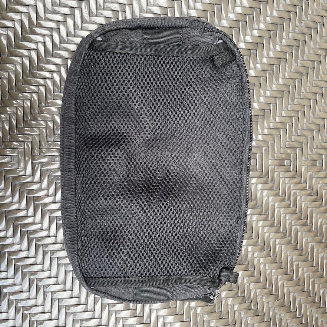 UNIQLO 2way Belt Bag, Men's Fashion, Bags, Belt bags, Clutches and