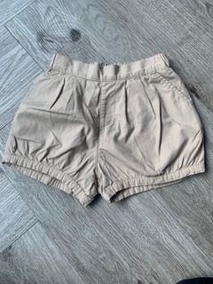 Uniqlo celana pendek size 110 (3-4 tahun)