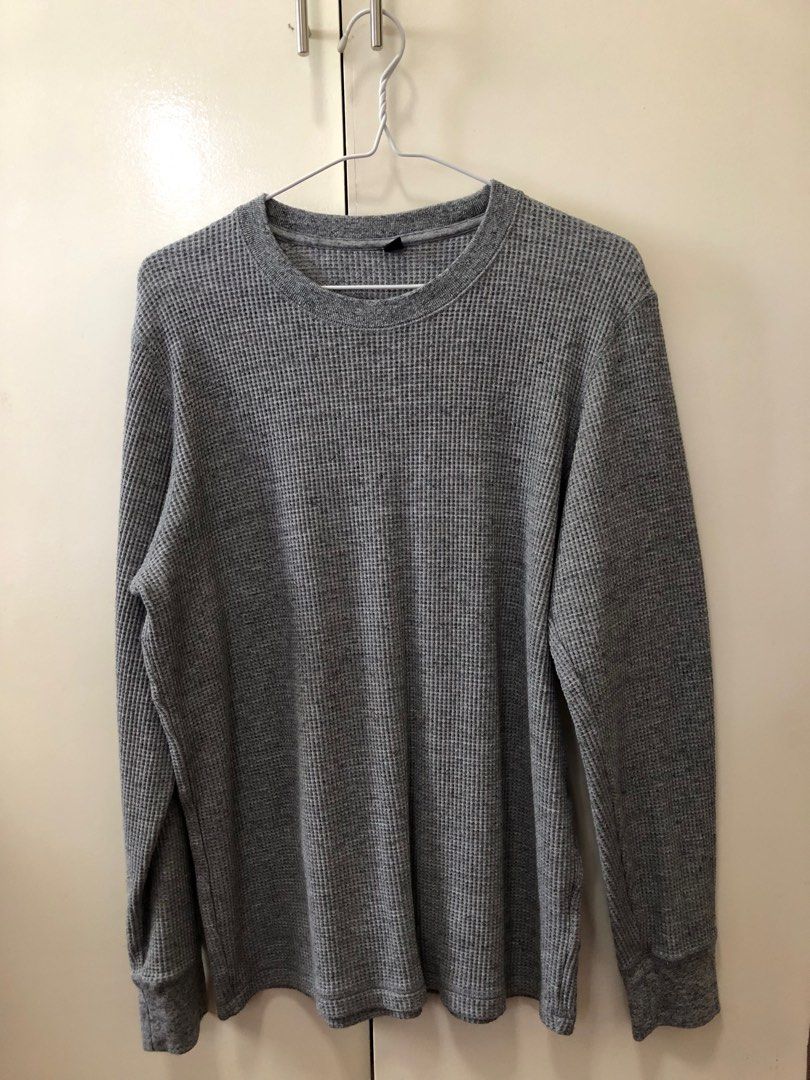 Uniqlo Sweater Shirt (Category: Activewear) located in San Fernando. Submitted by a.de.clutter (Listing ID 1214059464, Image 1). Description: Worn twice or thrice only Rfs: decluttering and need funds.