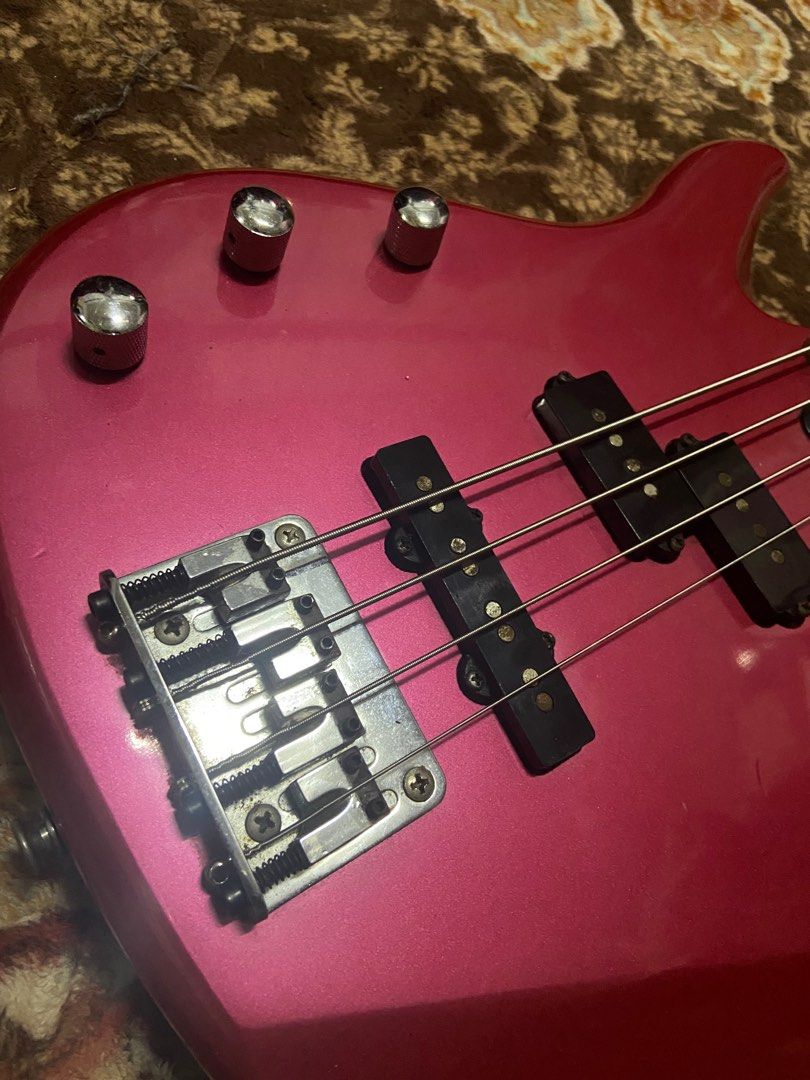 Yamaha Guitar Bass Lefthand, Hobbies & Toys, Music & Media, Musical