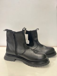 Turun harga!! Zara Leather Chelsea Bot / sepatu boot semata kaki - size 39