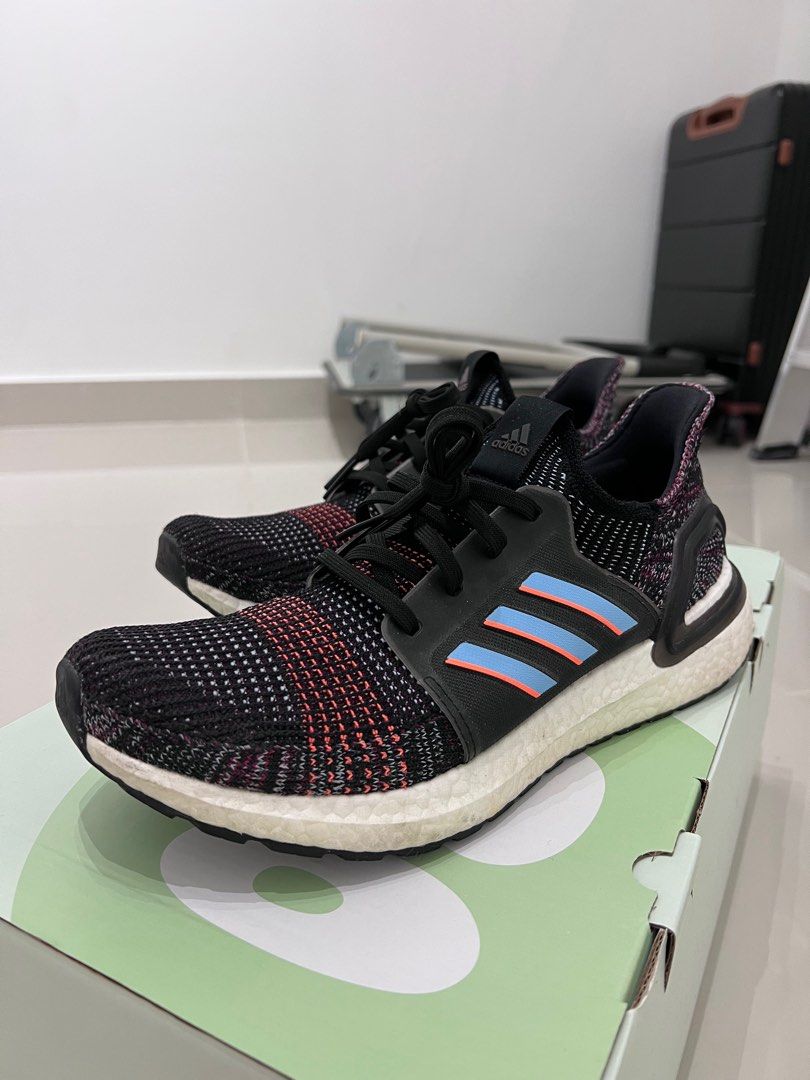 Ultra boost on sale black glow blue