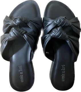 Annie and Lori Benita Sandals Size 7