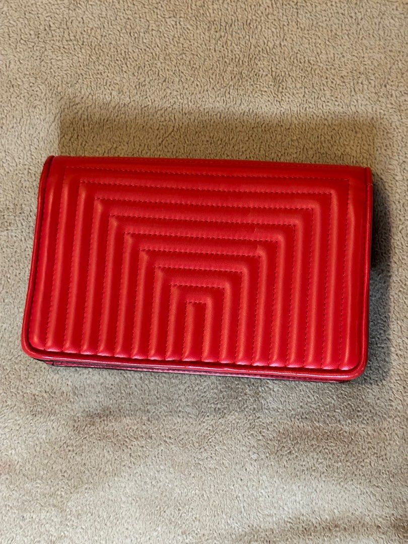 Authentic Fendi dot com WOC (Category: Luxury Bags & Wallets) located in Taguig. Submitted by miles73 (Listing ID 1214166035, Image 2). Description: Fendi dot com wallet on chain LOW BALLERS WILL NOT BE ENTERTAINED .