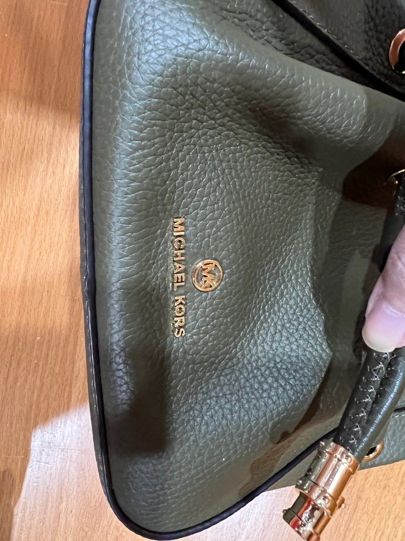 Authentic Michael Kors Crossbody Bag, Luxury, Bags & Wallets on Carousell