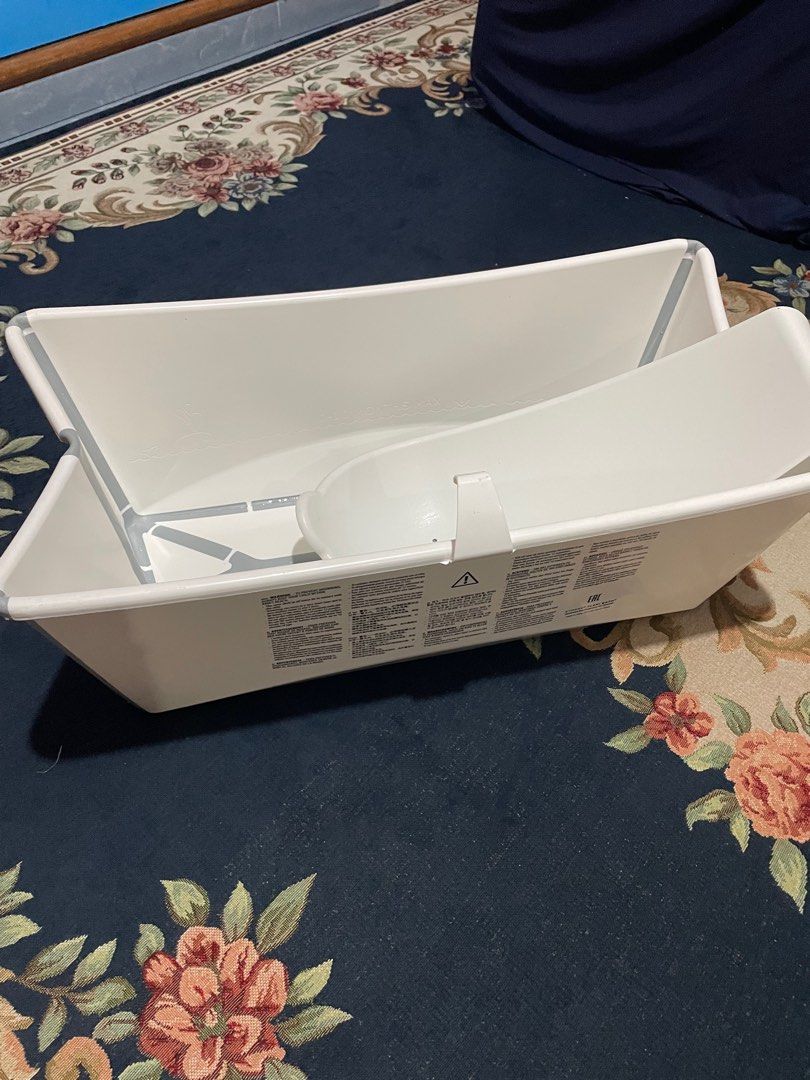 Bathtub for baby, 兒童＆孕婦用品, 洗澡及換尿片, 洗澡及換尿片 浴盆及相關設備 Carousell