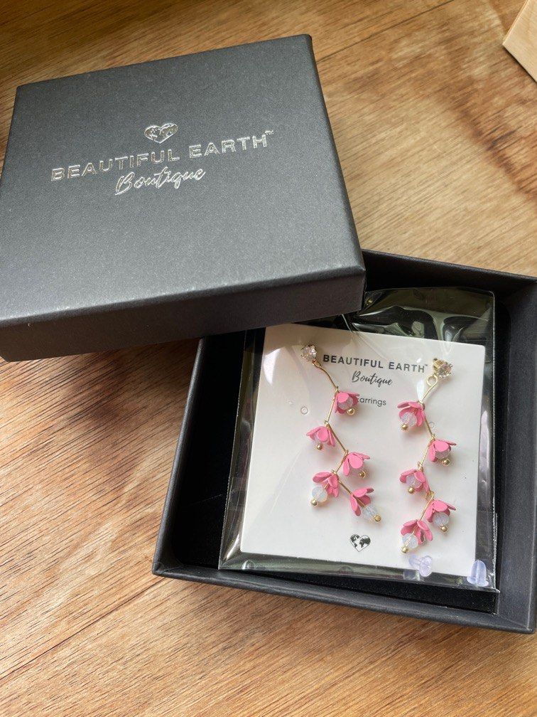 Beautiful store earth earrings