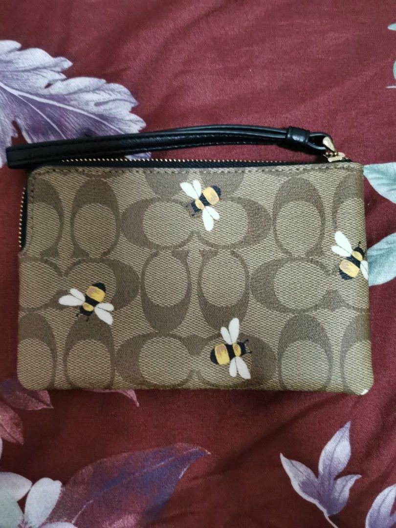 Coach Bee Wristlet, Women's Fashion, Bags & Wallets, Purses & Pouches