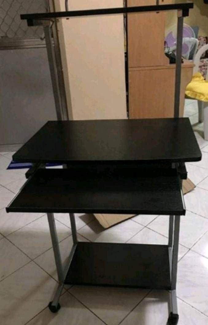 COMPUTER TABLE, Furniture & Home Living, Office Furniture & Fixtures on Carousell
