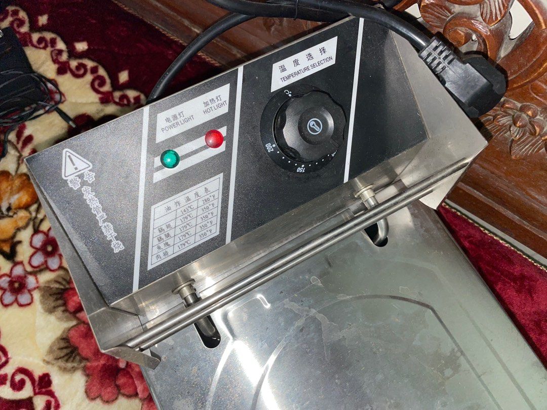 Deep Fryer‼️ (Category: Cookers) located in Las Pinas. Submitted by techietechtrove (Listing ID 1214285810, Image 2). Description: Deep Fryer‼️ Width: 29cm Length: 44cm Height: 17cm.