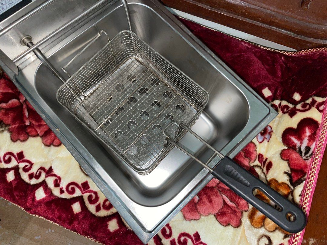 Deep Fryer‼️ (Category: Cookers) located in Las Pinas. Submitted by techietechtrove (Listing ID 1214285810, Image 3). Description: Deep Fryer‼️ Width: 29cm Length: 44cm Height: 17cm.