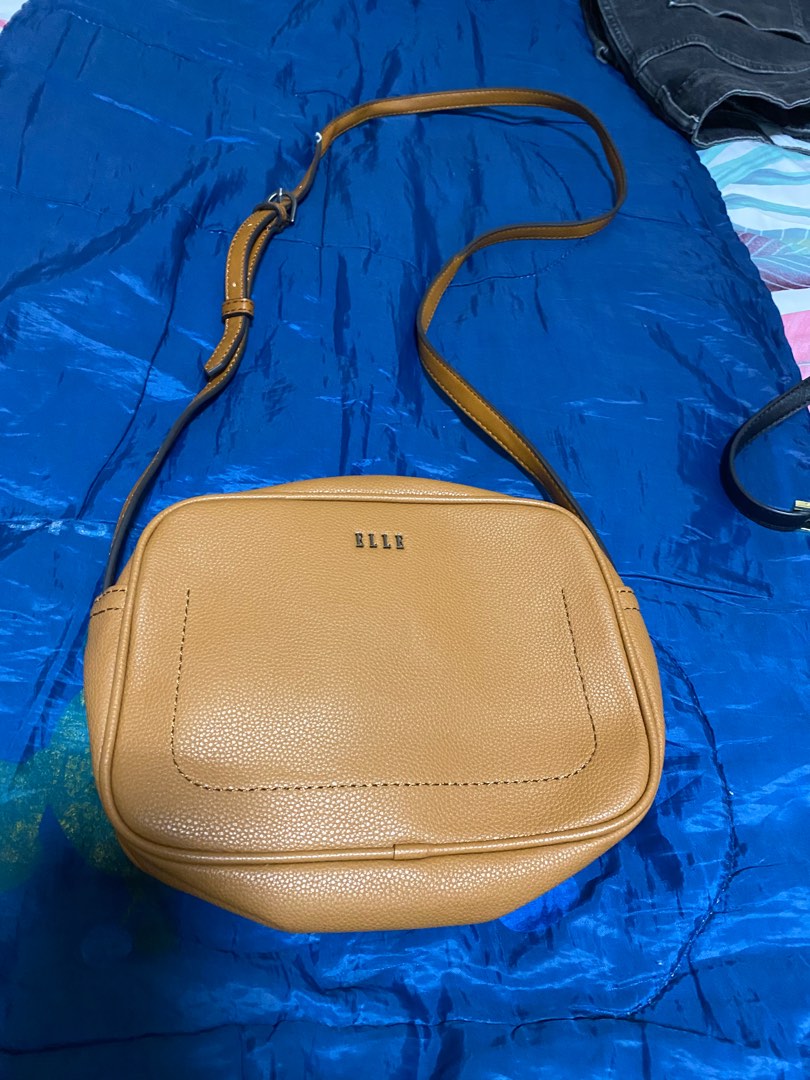 Elle sling bag on Carousell