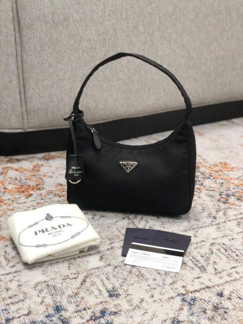 Fast Sale Preloved Prada 1NE515 Re Edition Tessuto Black Nero 2021 sz 22 x 7 x 17 cm With bag clochette card booklet and dustbag Nett Exclude ongkir Barang Mewah Tas Dompet di Carousell