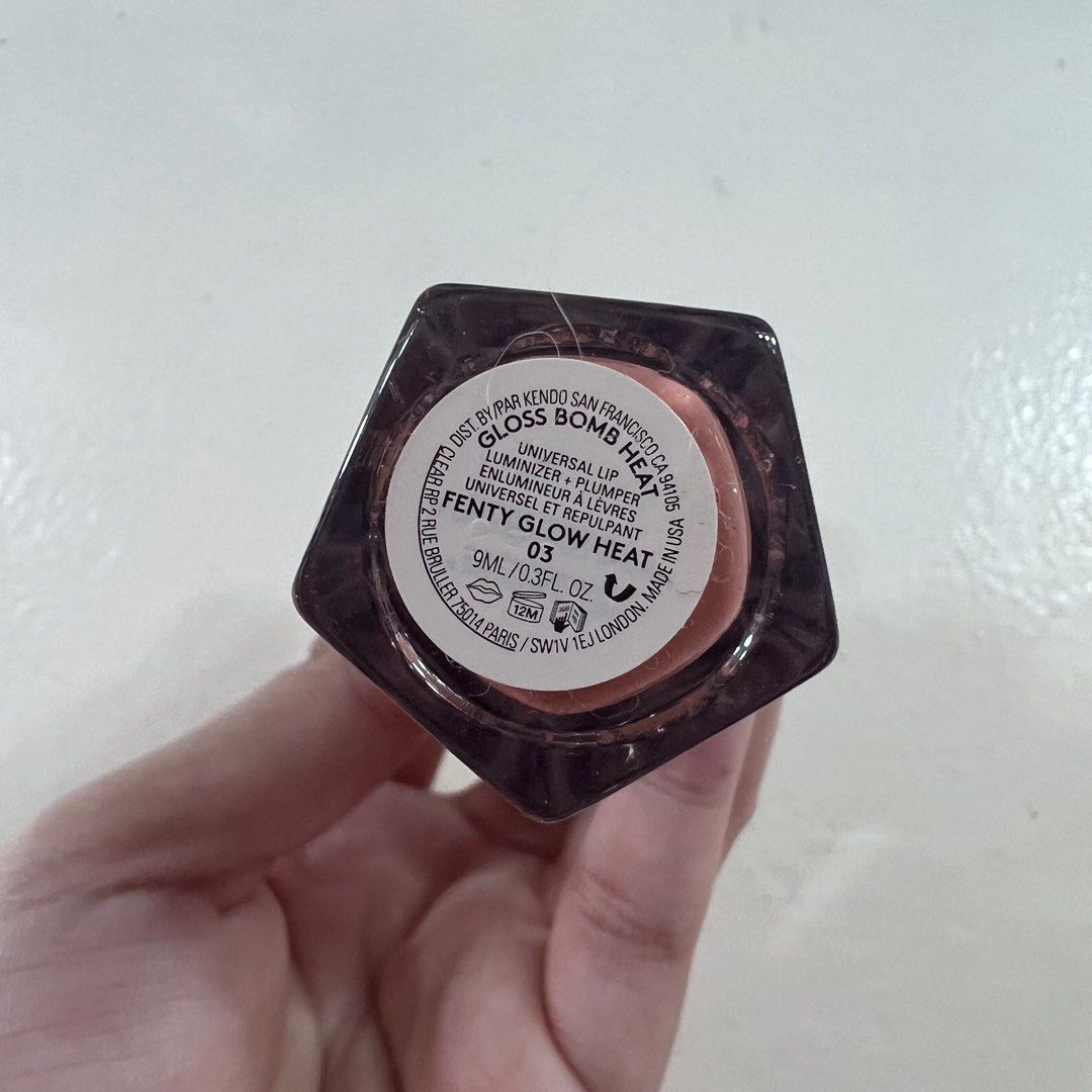 Fenty heat (fenty glow) (Category: Makeup) located in Paranaque City. Submitted by chinitamaria (Listing ID 1214198797, Image 3). Description: - full size - got it sa set so no box sya - fenty heat - fenty glow shade - swatched once - if you own a fenty mabilis talaga magkaano yung silver part ng cap nila Loc: paranaque city Mop: gcash.