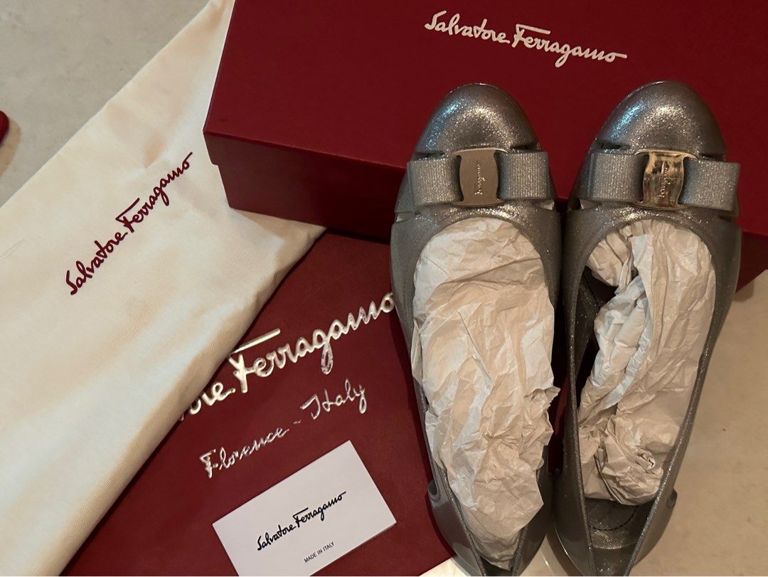 Salvatore ferragamo top vara bow jelly