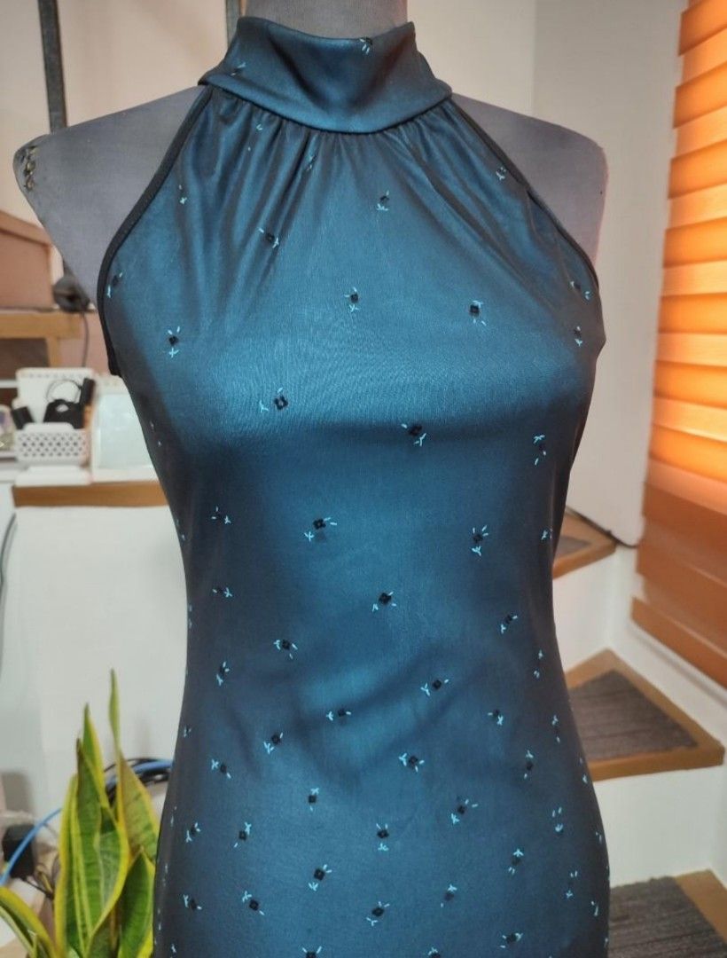 Halter Long Gown (Category: Evening dresses & gowns) located in Bulacan. Submitted by aem02 (Listing ID 1214212148, Image 2). Description: No Issue Small to Medium Frame For reference, my height is 5'3 ✔️ Payment first policy ✔️ No COD/COP please ⭐ MOP - GCash 🚚 MOD - LBC pickup 📍 LOC - Bulacan.