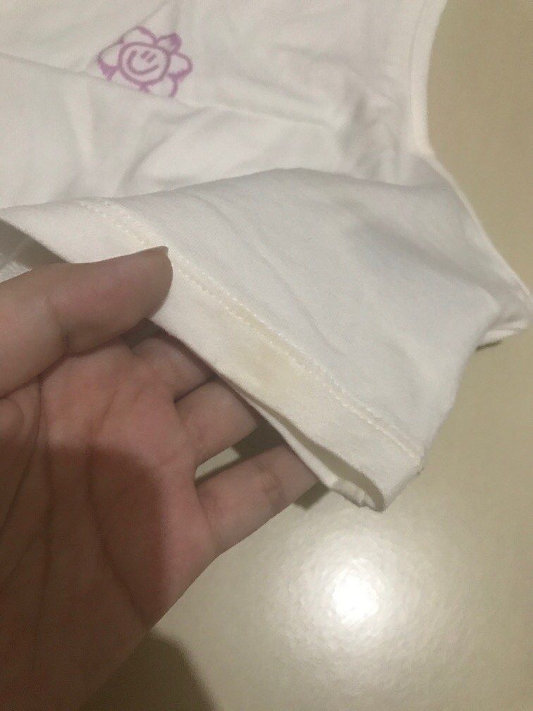 H&M Croptop (Category: Others Tops) located in Antipolo. Submitted by random.findss (Listing ID 1214284489, Image 3). Description: - haven’t used - size xs - have stains due to storage.