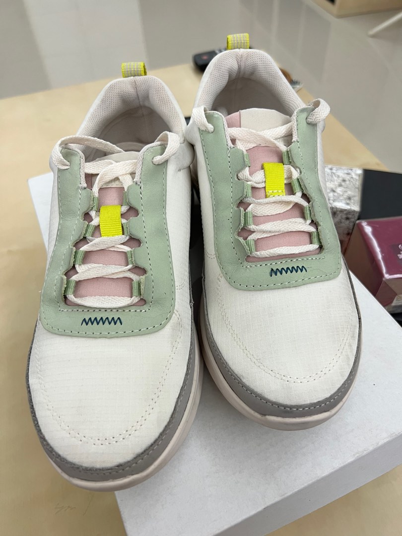 Hush puppies deals sneakers women's shoes