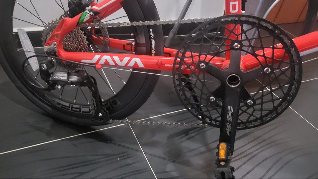 Java limited 2022 (Category: Bicycles) located in Singapore. Submitted by locopoco (Listing ID 1214309461, Image 1). Description: Bought in Aug 22 selling for funds to anthr bicycle JAVA LIMITED CL Bike 20” Minivelo 9 Speed Disc Brake Unisex High-Quality Urban 406 Mini Velo Bicycle Hydraulic Brakes Net WEIGHT: 9.9KG. GEAR: 9 Speed FRAME:20 CL ALLOY FORK: 20 ALLOY FORK Shifter : Shimano Altus shifter ( SL-M2000) Derailuer : Shimano Claris ( RD R-2