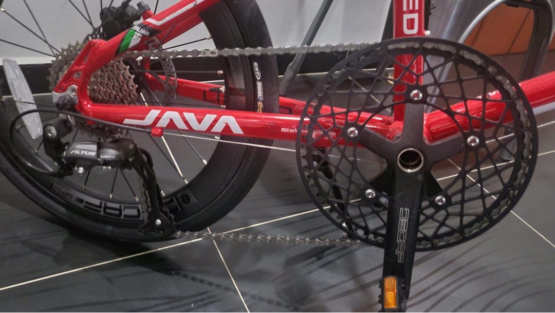 Java limited 2022 (Category: Bicycles) located in Singapore. Submitted by locopoco (Listing ID 1214309461, Image 3). Description: Bought in Aug 22 selling for funds to anthr bicycle JAVA LIMITED CL Bike 20” Minivelo 9 Speed Disc Brake Unisex High-Quality Urban 406 Mini Velo Bicycle Hydraulic Brakes Net WEIGHT: 9.9KG. GEAR: 9 Speed FRAME:20 CL ALLOY FORK: 20 ALLOY FORK Shifter : Shimano Altus shifter ( SL-M2000) Derailuer : Shimano Claris ( RD R-2