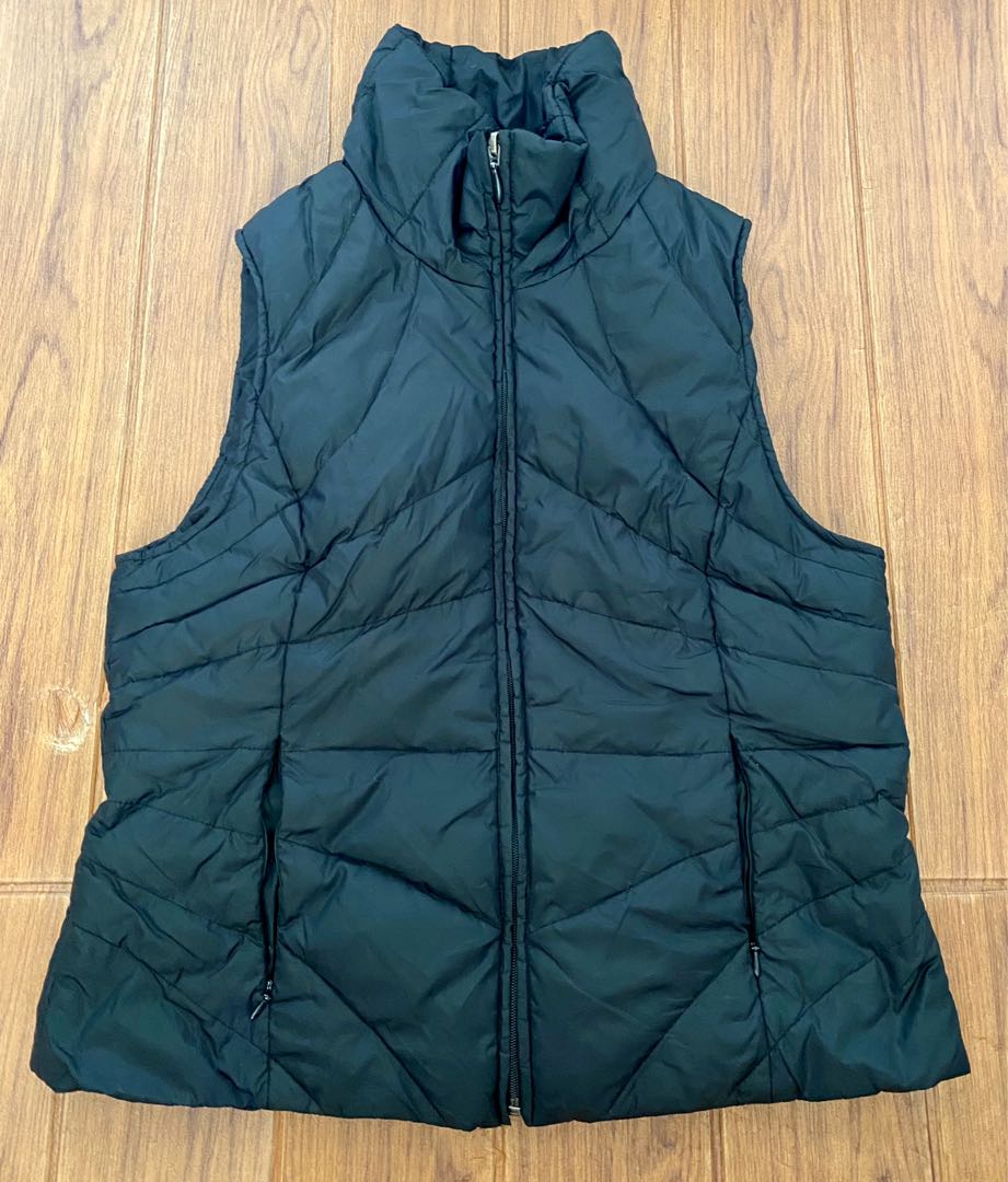 Kenneth Cole Reaction black puffer vest, Women's Fashion, Tops, Others ...
