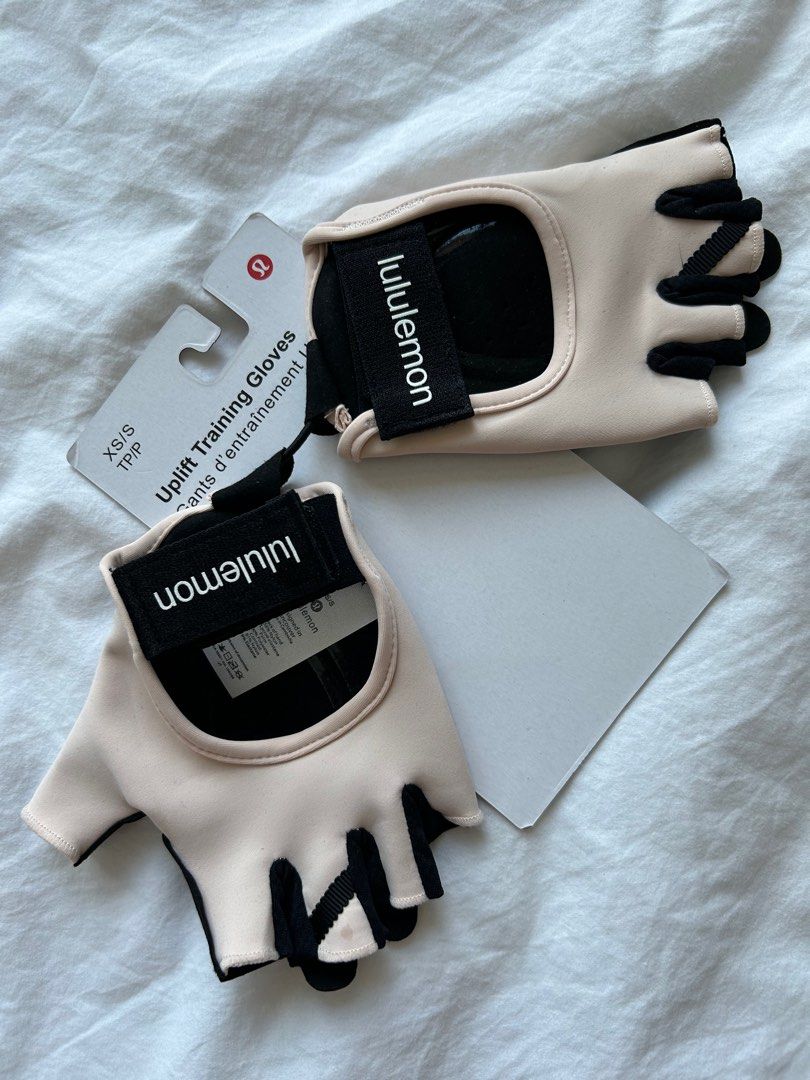 Lululemon exercise gloves, 運動產品, 運動與健身, 運動與健身 拉伸配件 Carousell