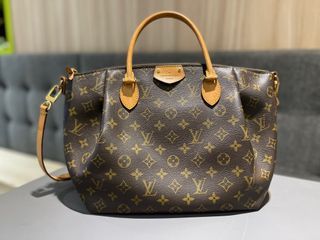 Louis Vuitton LV Turenne 31cm/40cm, Women's Fashion, Bags & Wallets, Purses  & Pouches on Carousell