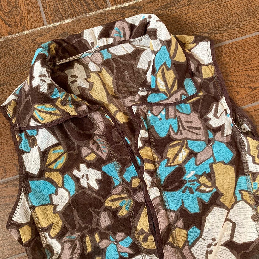 Mesh Abstract Floral Collared Top (Category: Sleeveless) located in Cavite. Submitted by mailed (Listing ID 1214229004, Image 3). Description: SHE IS PERFECT. Worn once! Very rare piece bc of its mesh material and print! Has adjustable straps sa bottom part Wear this w ur pasties and ure ready to go :) I LOVE THE TOP itself ;( will keep it if no one claims!.