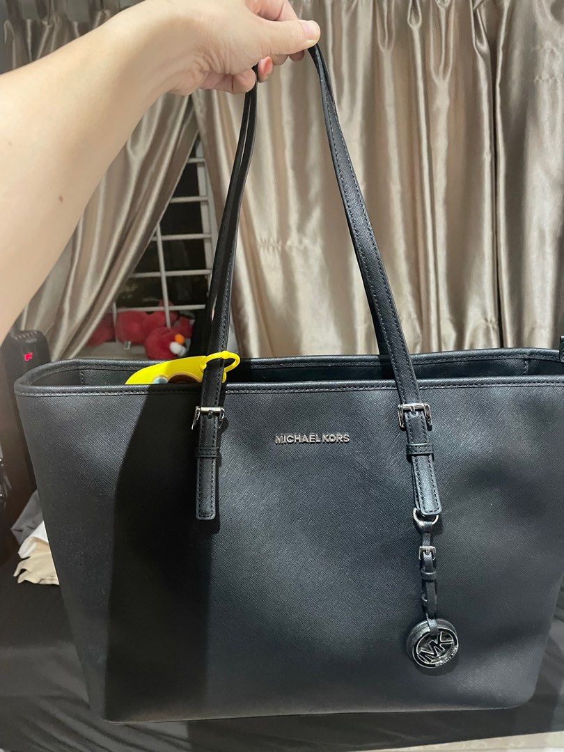 Michael Kors Bag- some loss of shape but generally still super good  leather, Women's Fashion, Bags & Wallets, Tote Bags on Carousell