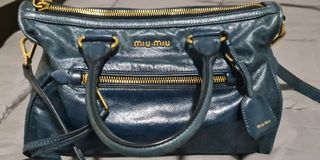 (Category: ) located in . Submitted by bagsXclothes (Listing ID 1214188574, Image 1). Description: .