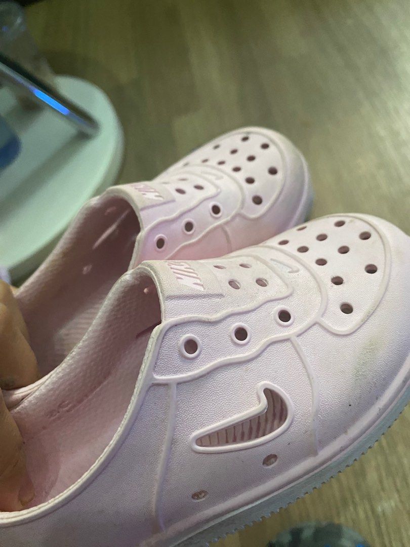 mens nike shoes with pink