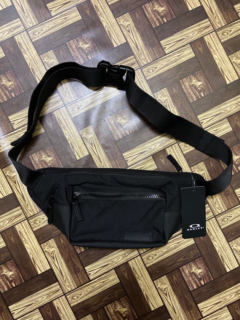 Oakley Transit Belt Bag, Men's Fashion, Bags, Belt bags, Clutches and