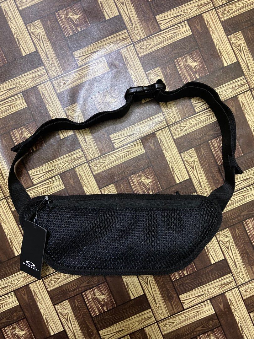 Oakley Transit Belt Bag, Men's Fashion, Bags, Belt bags, Clutches and