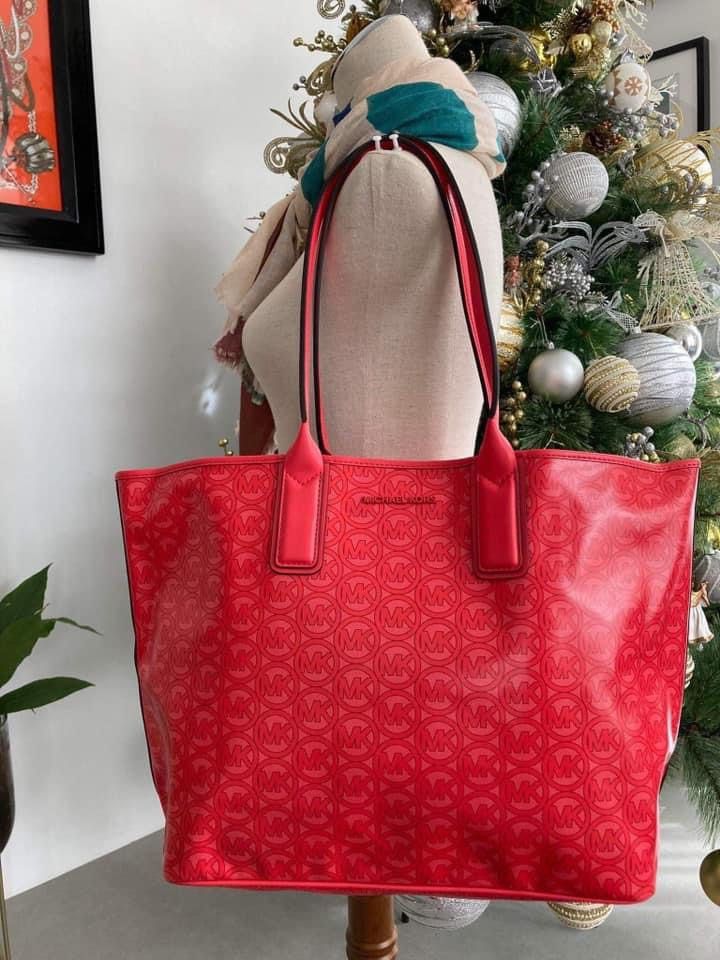 💯ORIGINAL MICHAEL KORS JODIE LARGE (Category: Luxury Bags & Wallets) located in Quezon City. Submitted by ashongsstore (Listing ID 1214213757, Image 1). Description: 〽️MICHÁEL K0RS〽️ 🇵🇭ONHAND🇵🇭 ‼️Please look at our pictures as that is exactly what you are purchasing‼️ 💯GUARANTEED ORIGINAL AND AUTHENTIC or TRIPLE YOUR MONEY BACK! Not REPLICA, OEM, TOP GRADE QUALITY, AUTHENTIC QUALITY or Any other Terms to DENOTE FAKE! 😎 . . BUY WITH CONFIDE