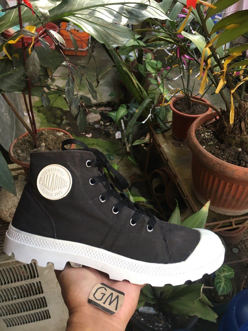 Canvas clearance palladium boots