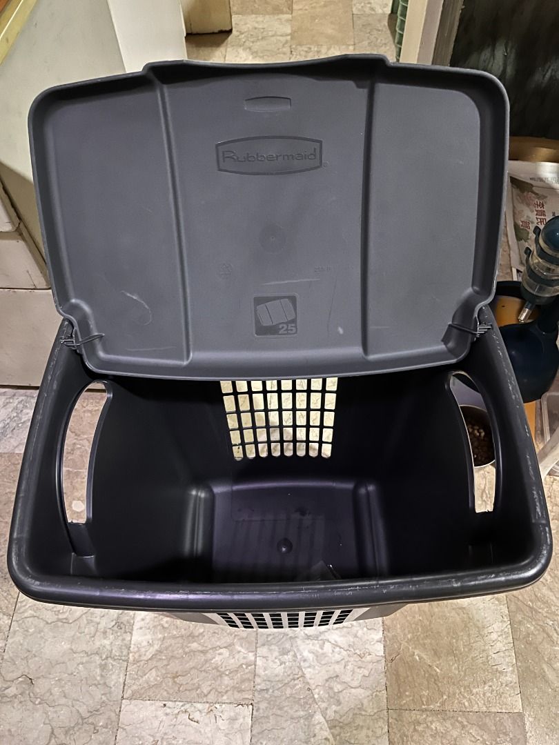 Rubbermaid Laundry Hamper with Lid, Furniture & Home Living, Bathroom