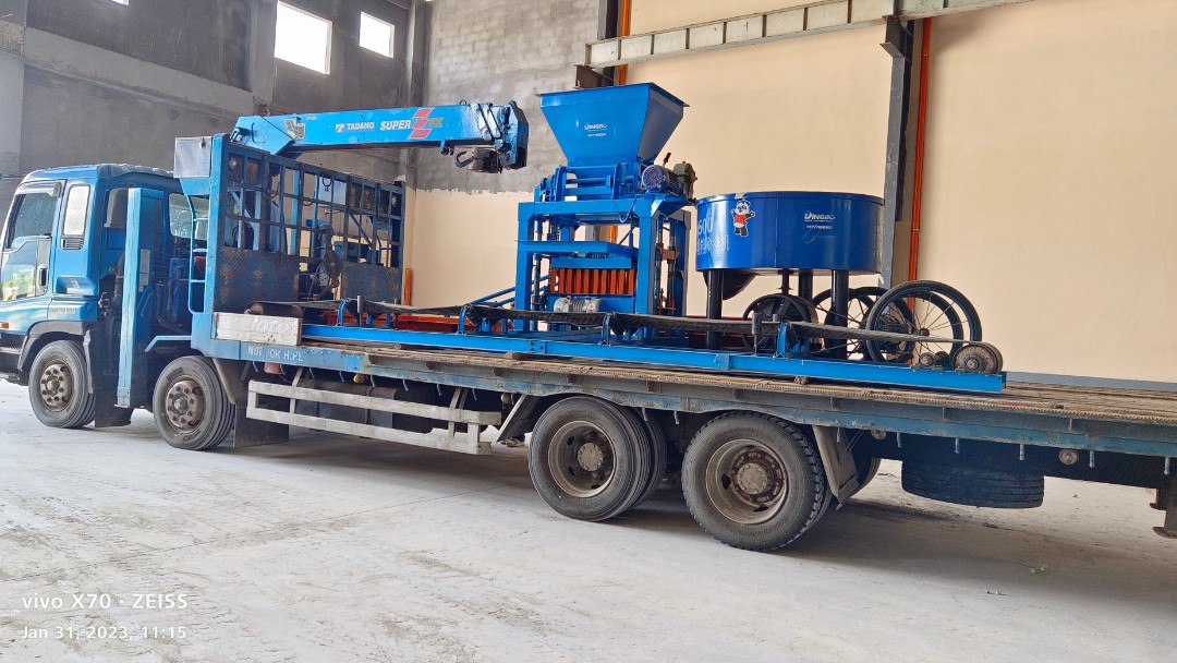 Jacket Chb Machine SEMI AUTOMATIC CHB MACHINE, Commercial & Industrial, Construction ...