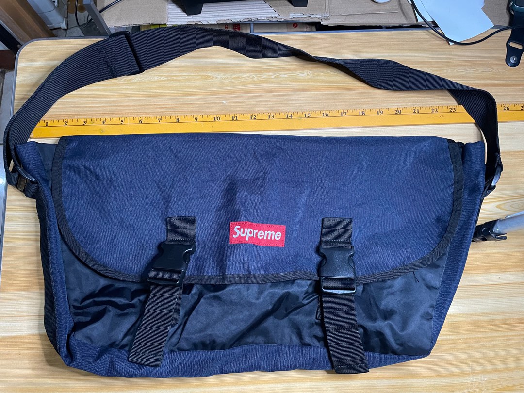 Supreme Messenger Bag, Men's Fashion, Bags, Sling Bags on Carousell