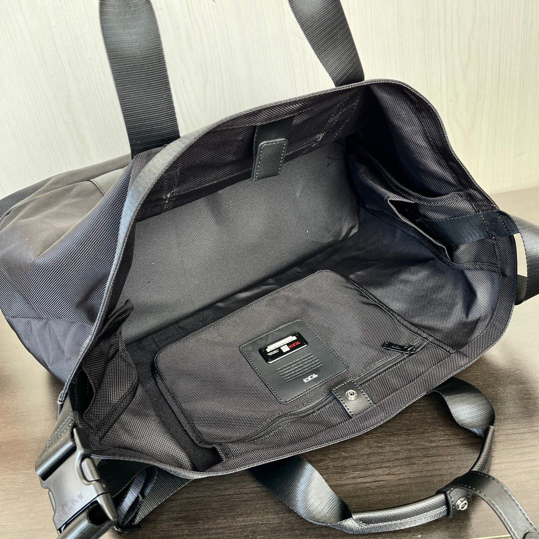 TUMI Carryall Tote, Luxury, Bags & Wallets on Carousell