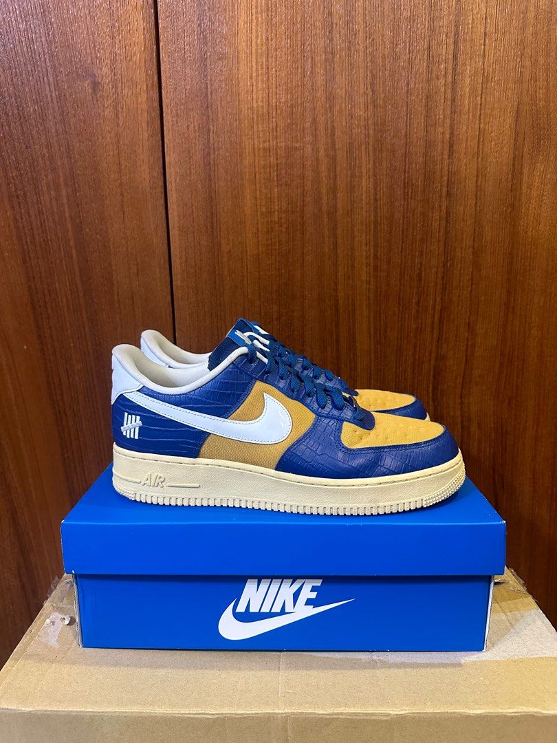 Undefeated x Nike Air Force 1 Low SP, 他的時尚, 鞋, 休閒鞋在旋轉拍賣