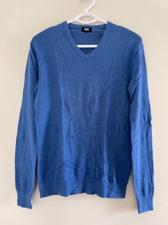 Uniqlo Men's Blue Pullover Sweater