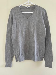 Uniqlo Women's Vneck Gray Pullover Sweater
