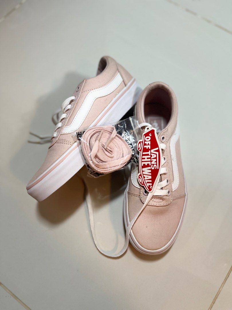 Pink low top vans deals