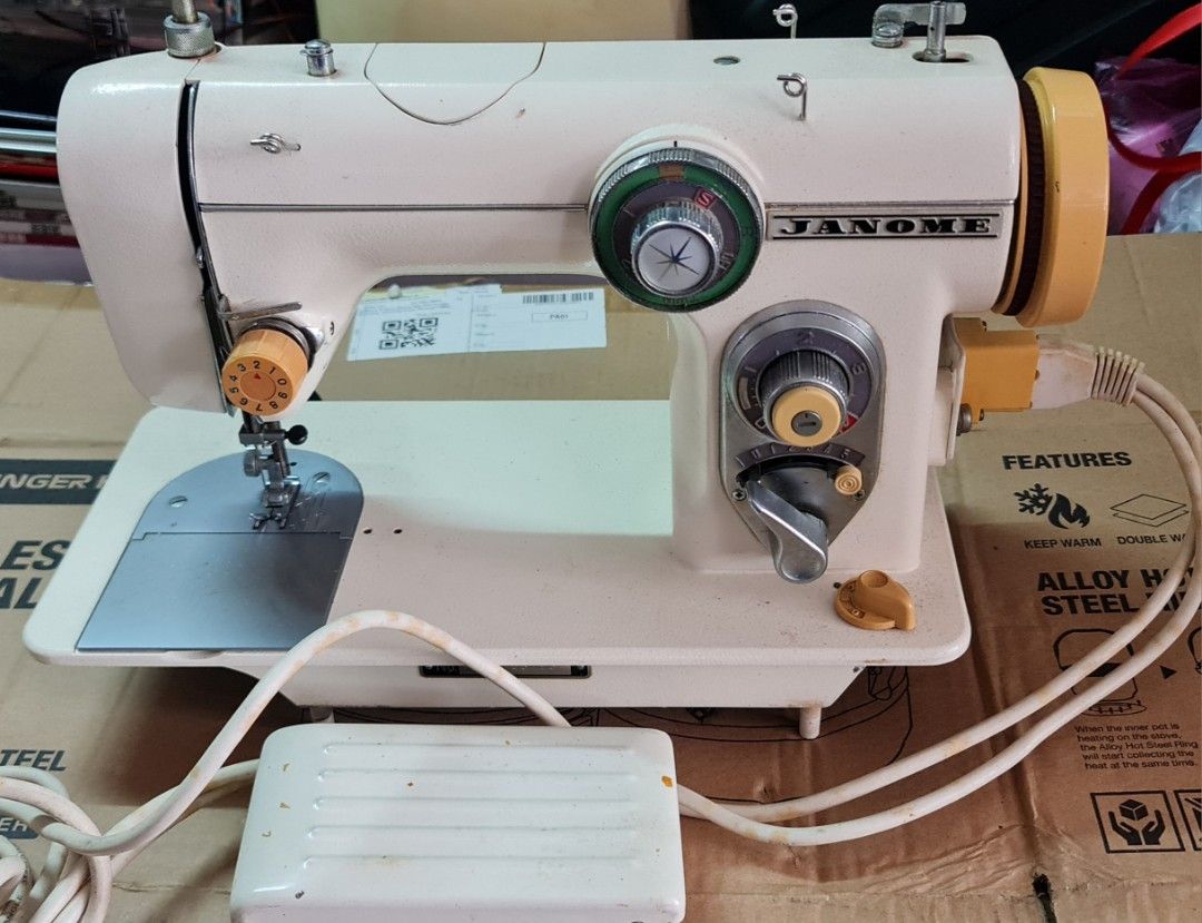 Vintage janome sewing machine, Hobbies & Toys, Collectibles