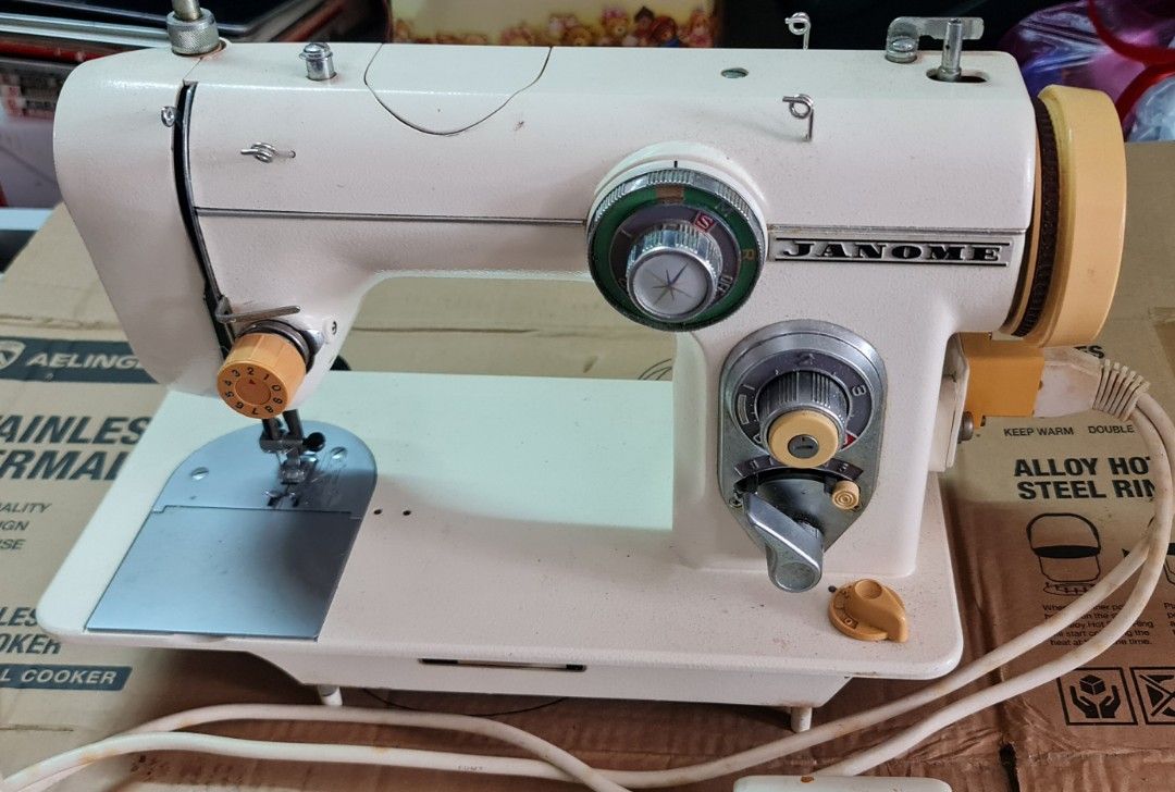 Vintage janome sewing machine, Hobbies & Toys, Collectibles & Memorabilia, Vintage Collectibles